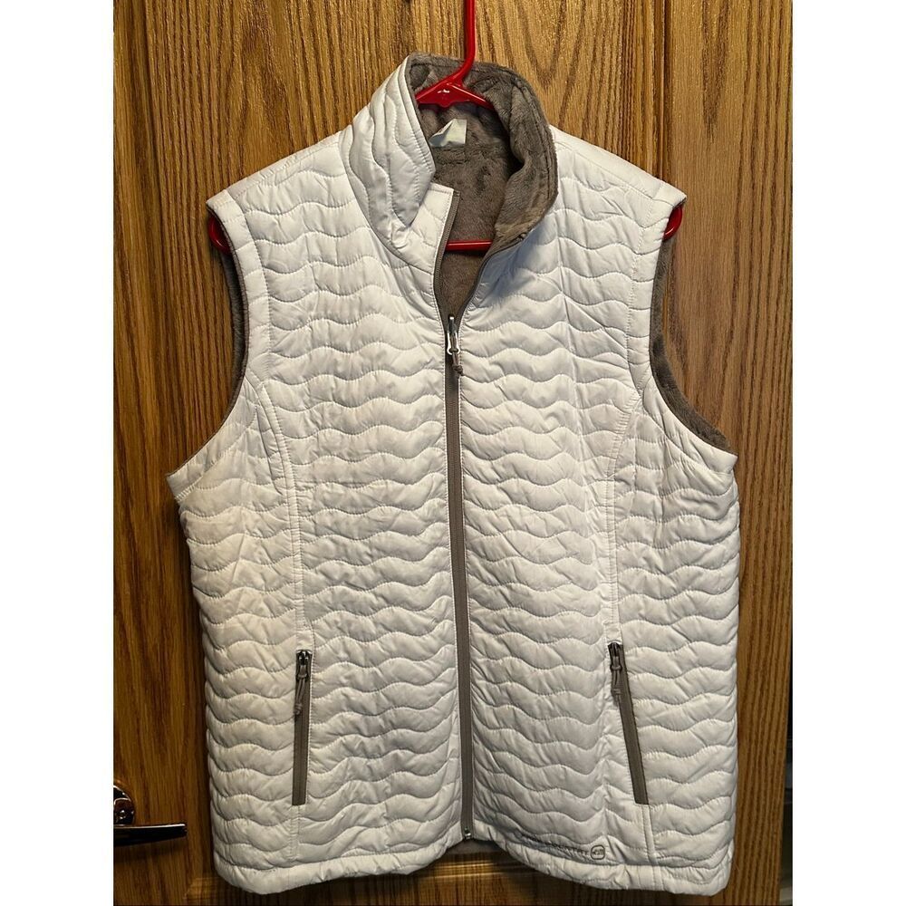 NWOT women’s Free Country Reversible White/Grey Quilted Jacket